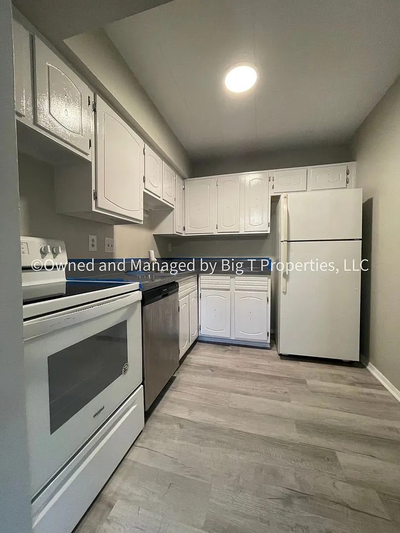 2bd/2ba condo in Country Club Green Community in Leesburg, VA. — Photo 2