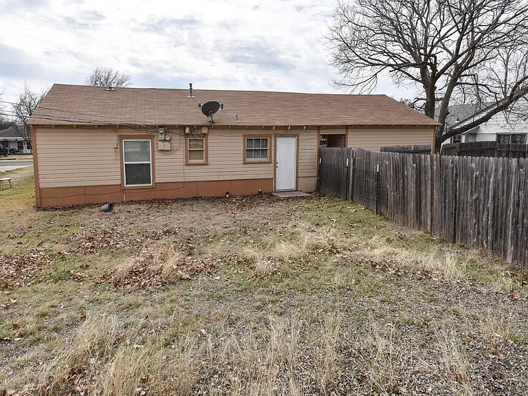 901 Kern Rd #903 — Photo 4