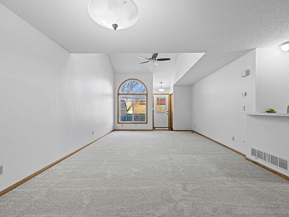 5th image of 1102 Black Oak Dr