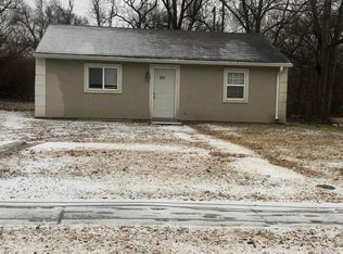 321 SE Pinecrest Dr, Topeka, KS 66605