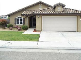 952 Jasmine Ave, Dinuba, CA 93618
