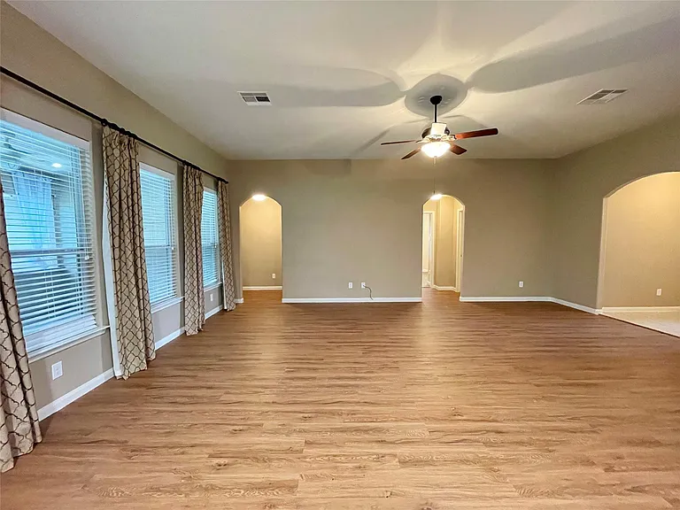 2035 Borthwick Ln — Photo 12