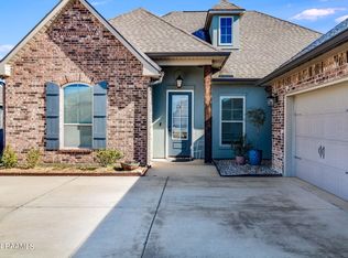 107 Chemet Rd, Youngsville, LA 70592