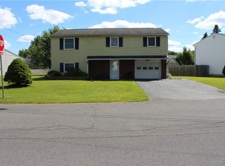 5370 Vineyard Dr, Clay, NY 13041