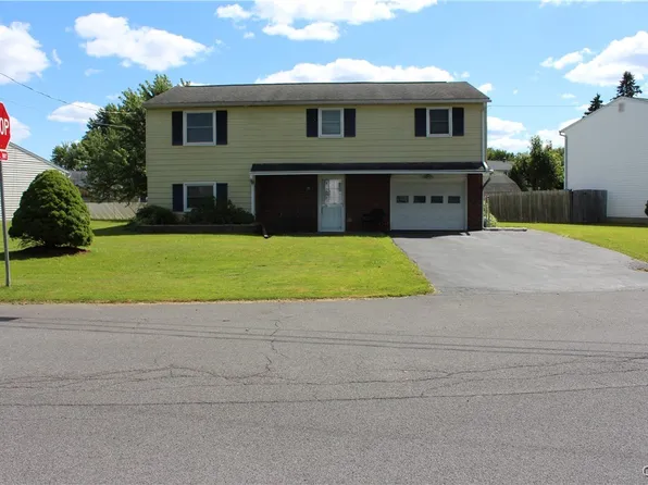 5370 Vineyard Dr, Clay, NY 13041