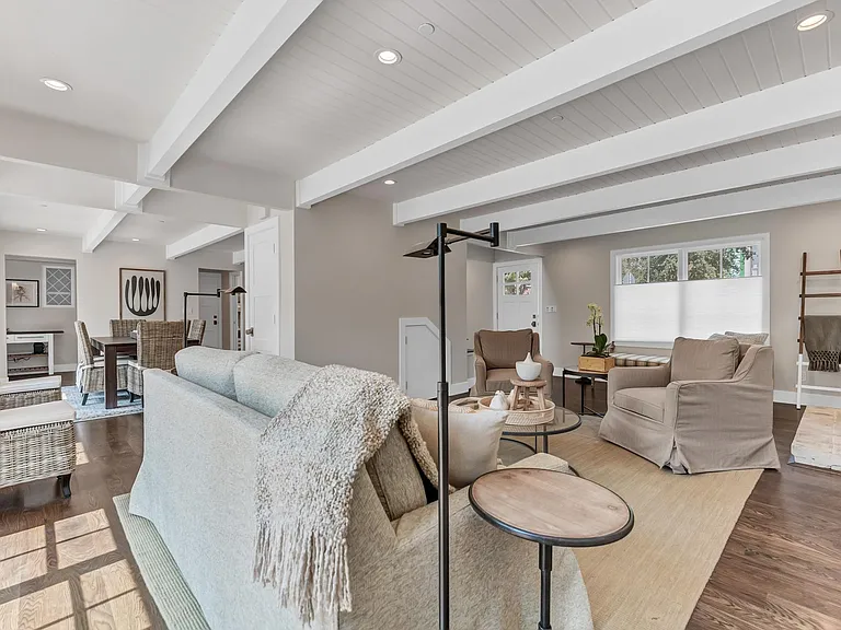 275 E Napa St — Photo 3