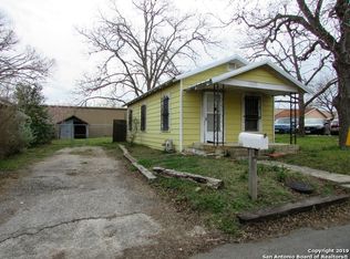 631 E Gonzales St, Seguin, TX 78155