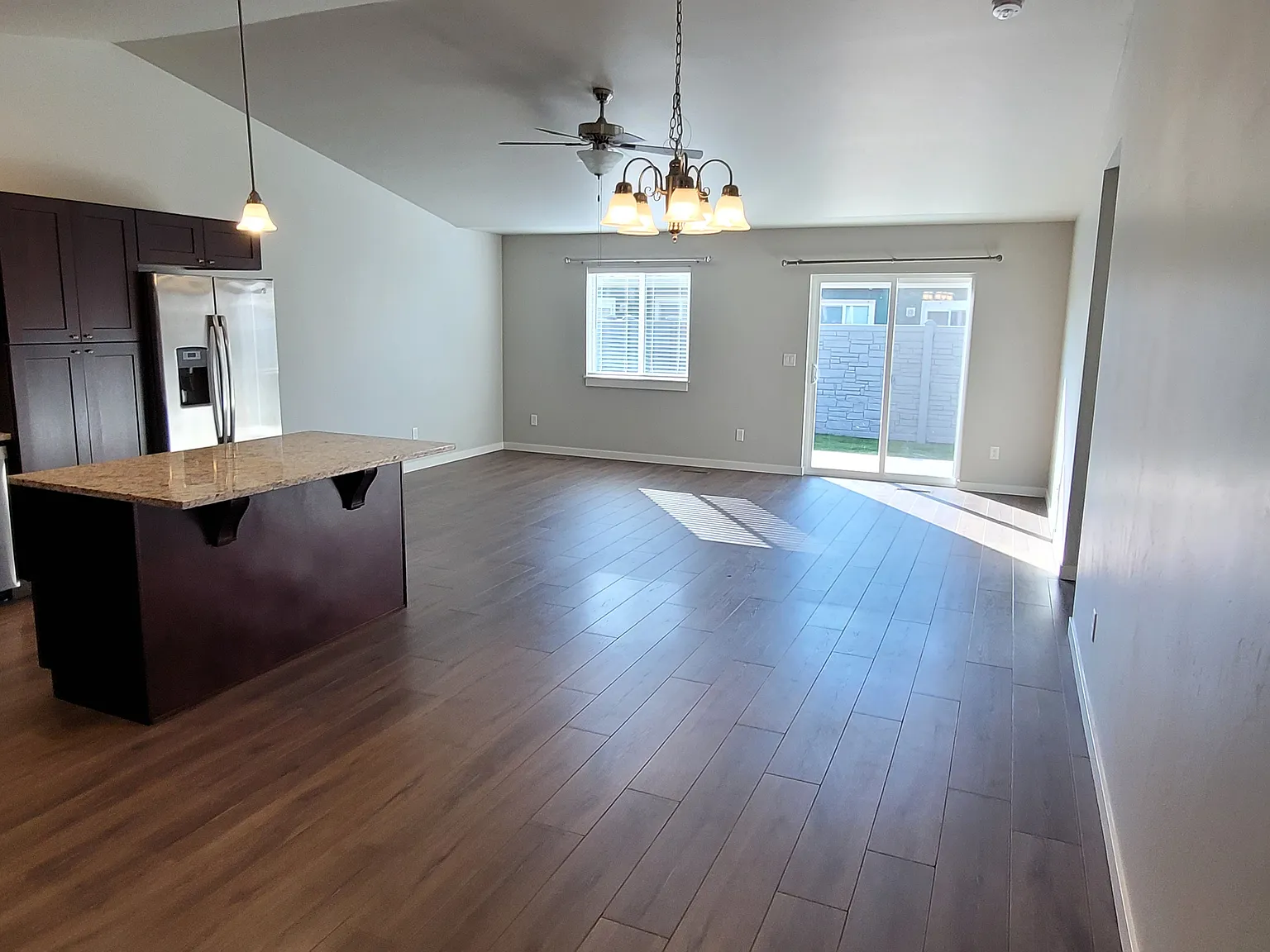 3 Bed 2 Bath Townhouse Built in 2019 — Photo 2