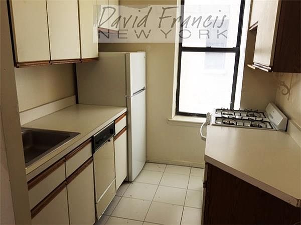 2nd image of 257-259 W 93rd St #4A