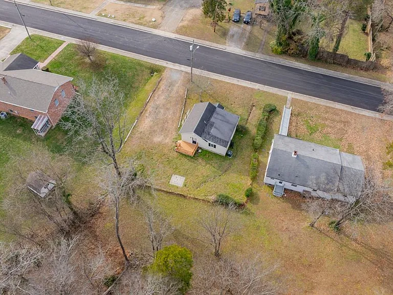 714 Hill St — Photo 15