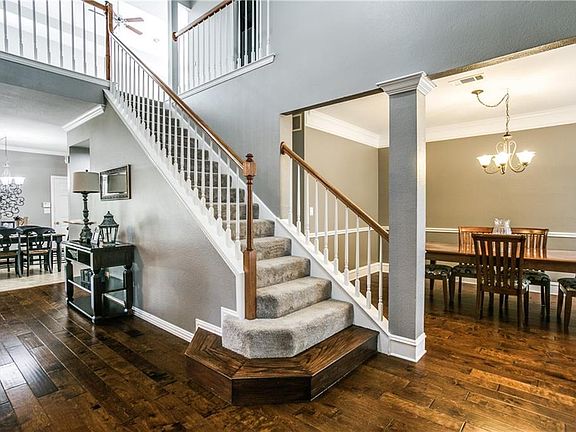 4th image of 2823 Mayfair Ln