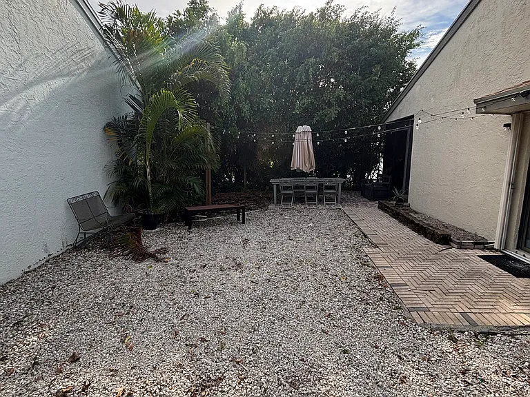 58 Paxford Ln — Photo 32