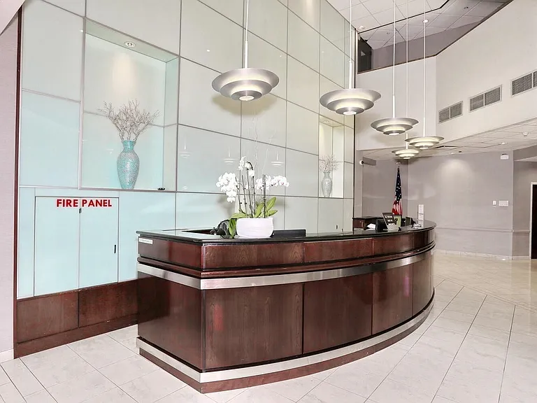 7002 Boulevard East #15B — Photo 3