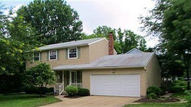1st image of 140 Fox Run Dr