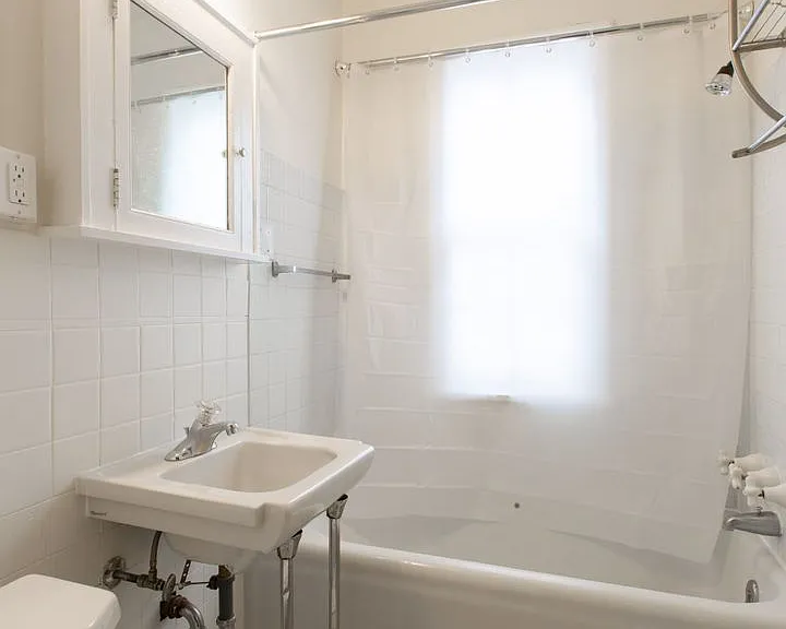 2434 Dupont Ave S — Photo 15