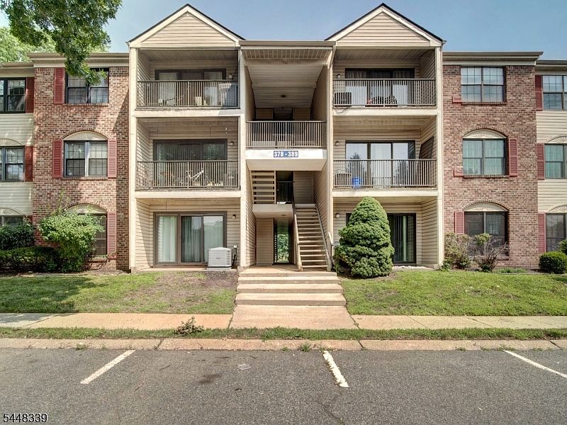 1st image of 380 Lancaster Ct