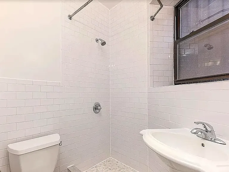 610 E 9th St #2R — Photo 6