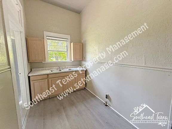 4th image of 1709 McFaddin St Unit 2