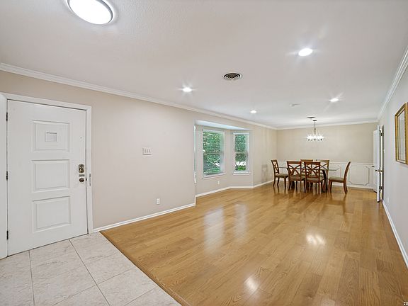 5th image of 1019 GREY OAK DR