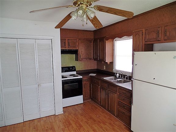 3rd image of 833 Winnetka Ave