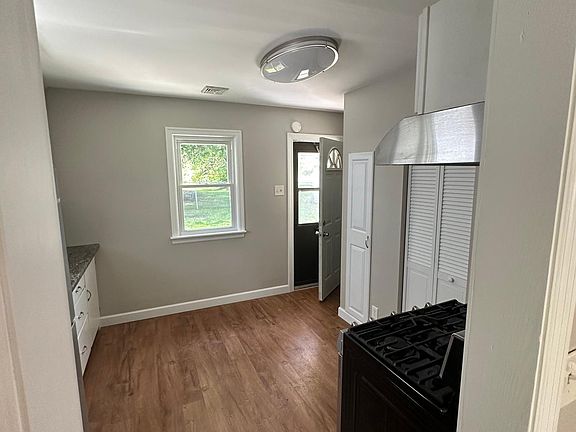 5th image of 126 N School St