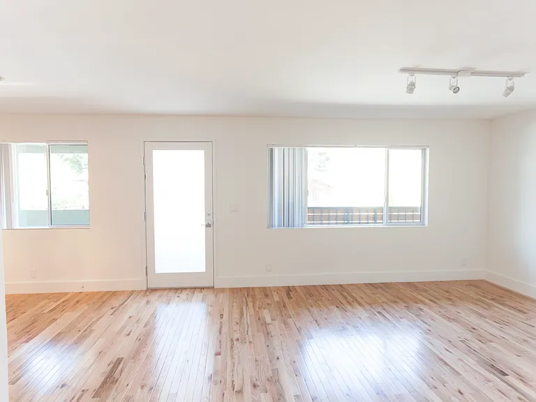 938 White Knoll Dr #9 — Photo 2
