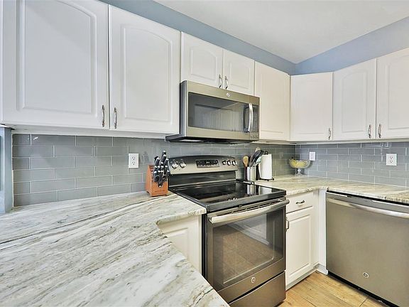 4th image of 605 Barbara Ln