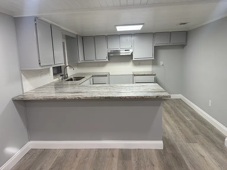 622 Ayer St — Photo 3