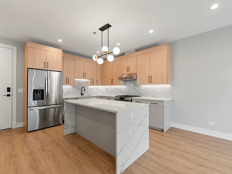 2354 W Polk St #302 — Photo 2