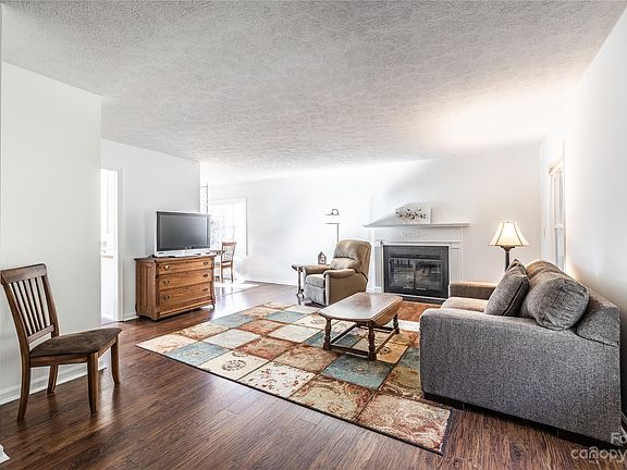 5th image of 602 Beechwood Lakes Dr