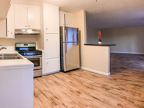 3rd image of 8486 Parkway Dr