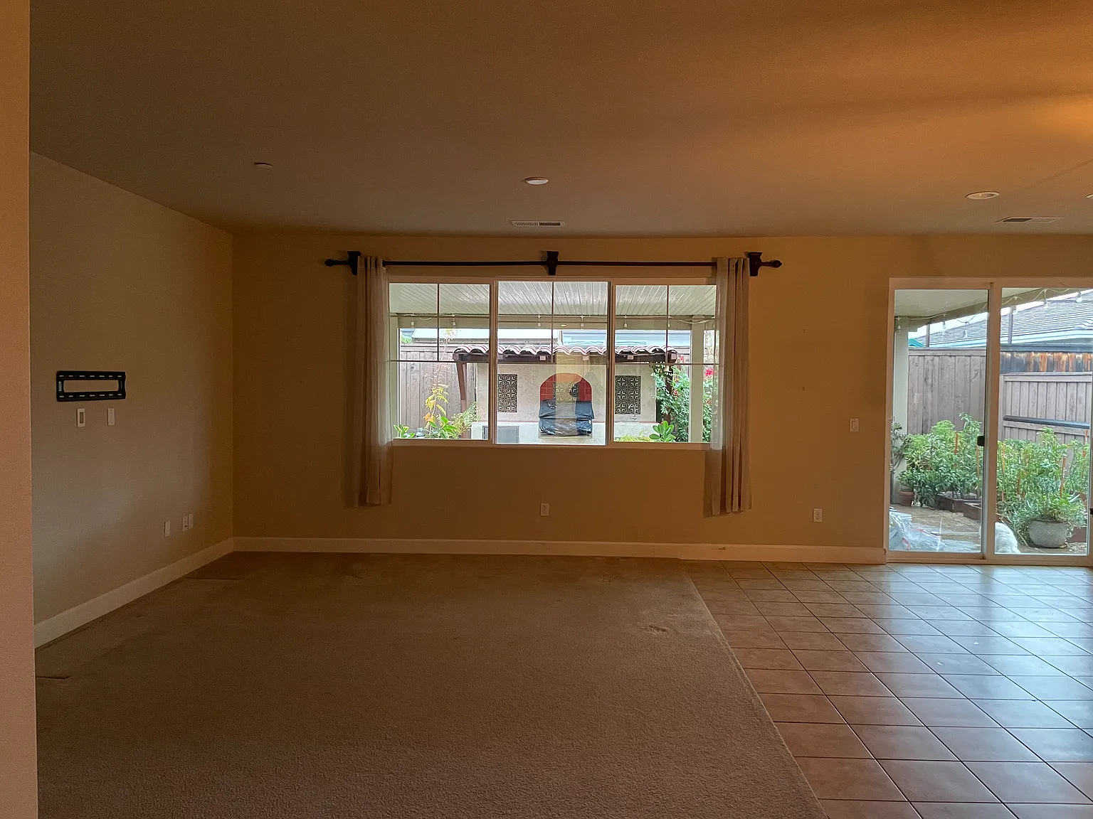 4 bed, 2.5 bath, 2073 sqft, $3,200 — Photo 4