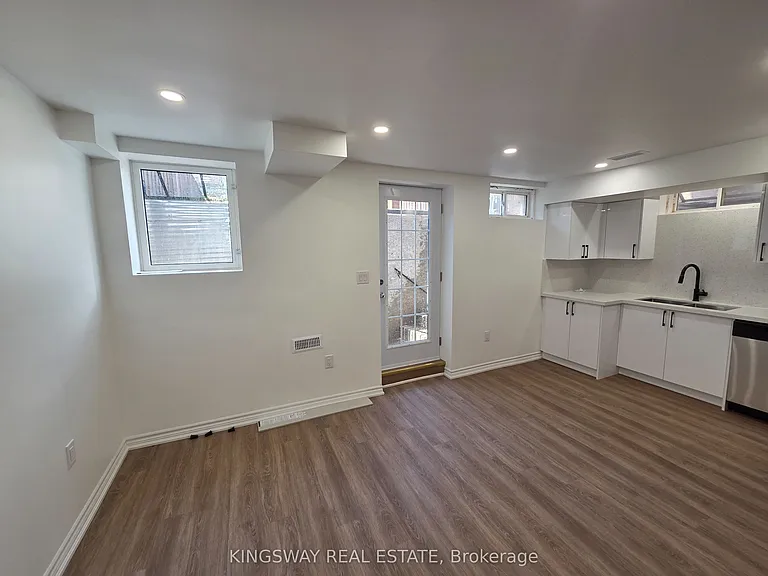 839 Miltonbrook Cres #BASEMENT — Photo 10