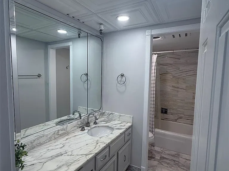 859 Jeffery St #1040 — Photo 28
