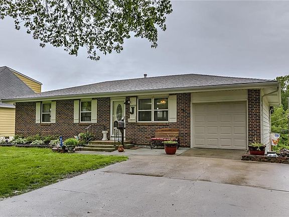 2nd image of 8409 NE 56th St