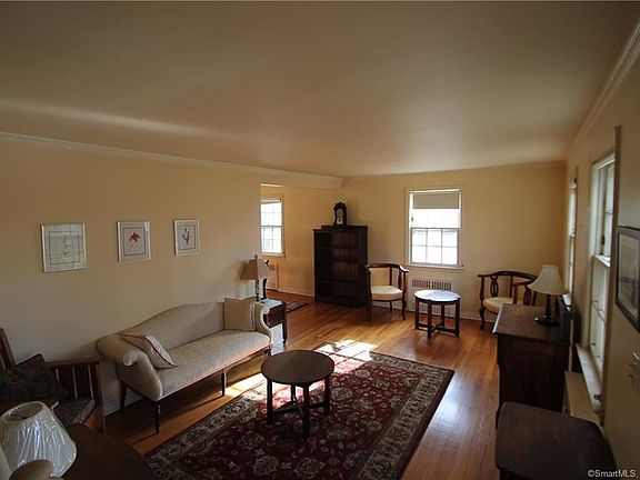 5th image of 26 Guilford Dr