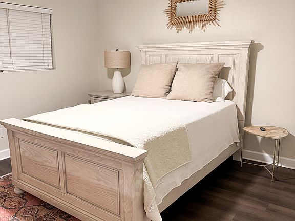 3rd image of 807 Park Ln