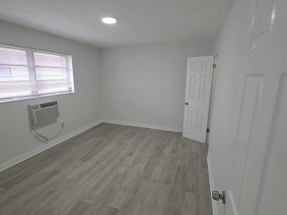 5th image of 7624 Pembroke Rd #C