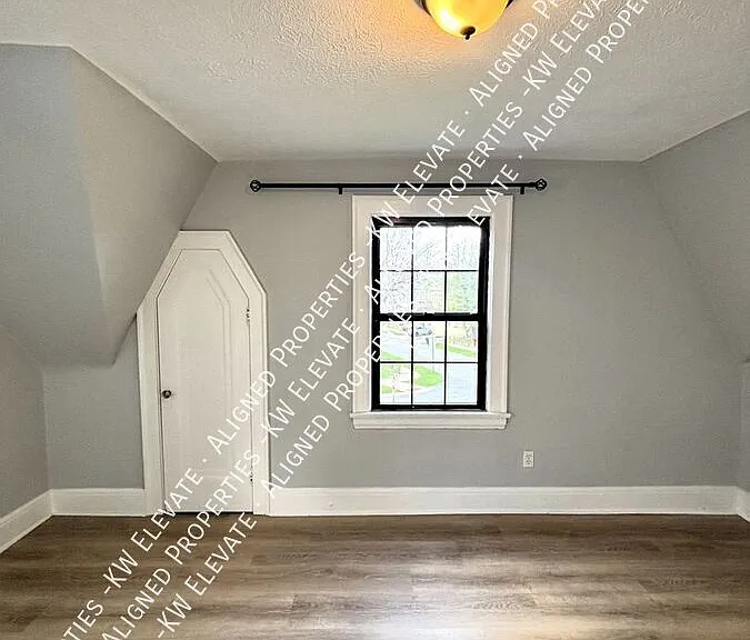 983 Greyton Rd — Photo 12