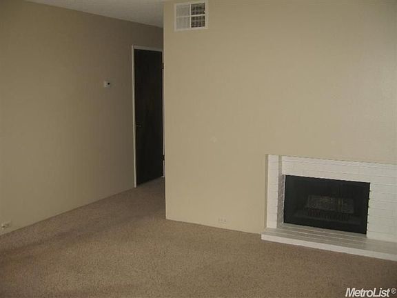 2nd image of 660 Woodside Sierra Unit 5