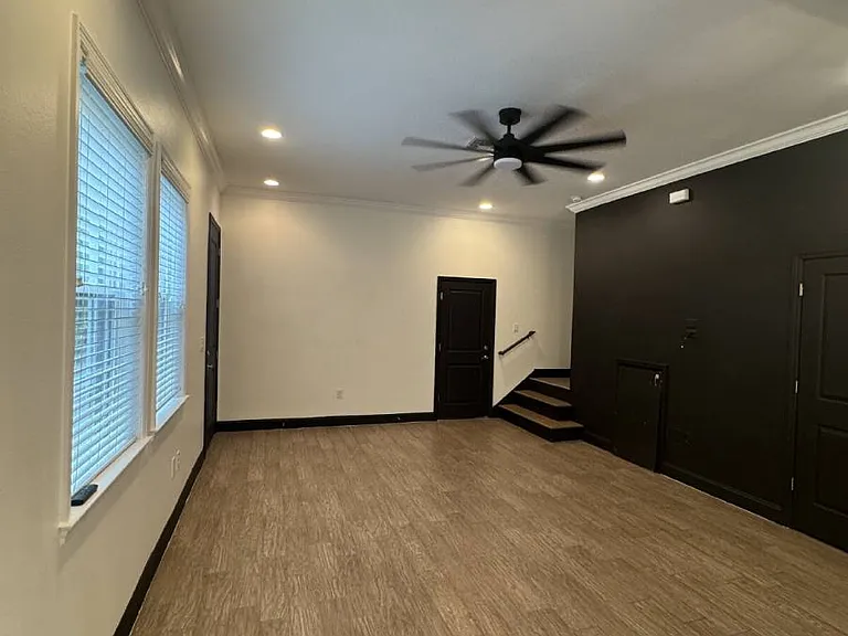 331 N Trask St — Photo 3