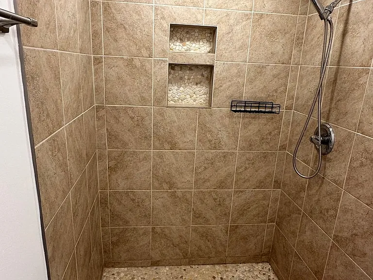 653 E Fox Hills Dr — Photo 14