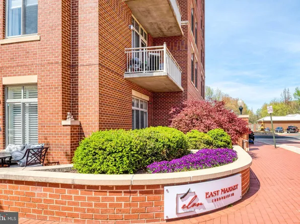 4490 Market Commons Dr Unit 312, Fairfax, VA 22033