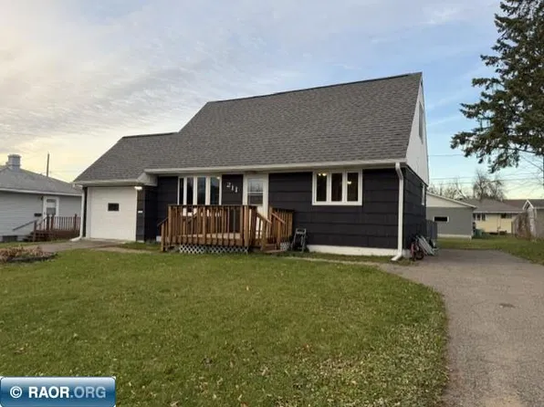 211 Guilford Rd, Hoyt Lakes, MN 55750