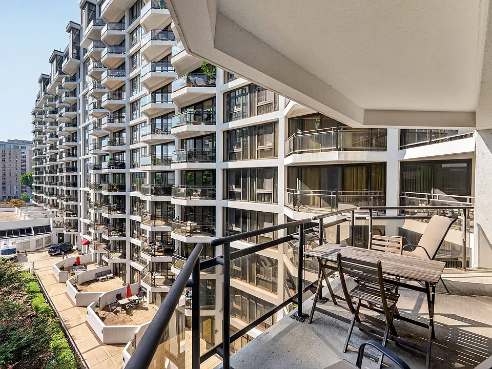 1530 Key Blvd #529