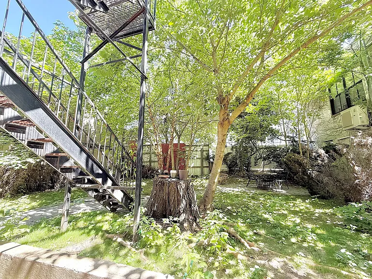 557 Union St #1 — Photo 4
