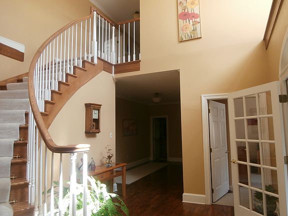 5th image of 7 Duncan Ln