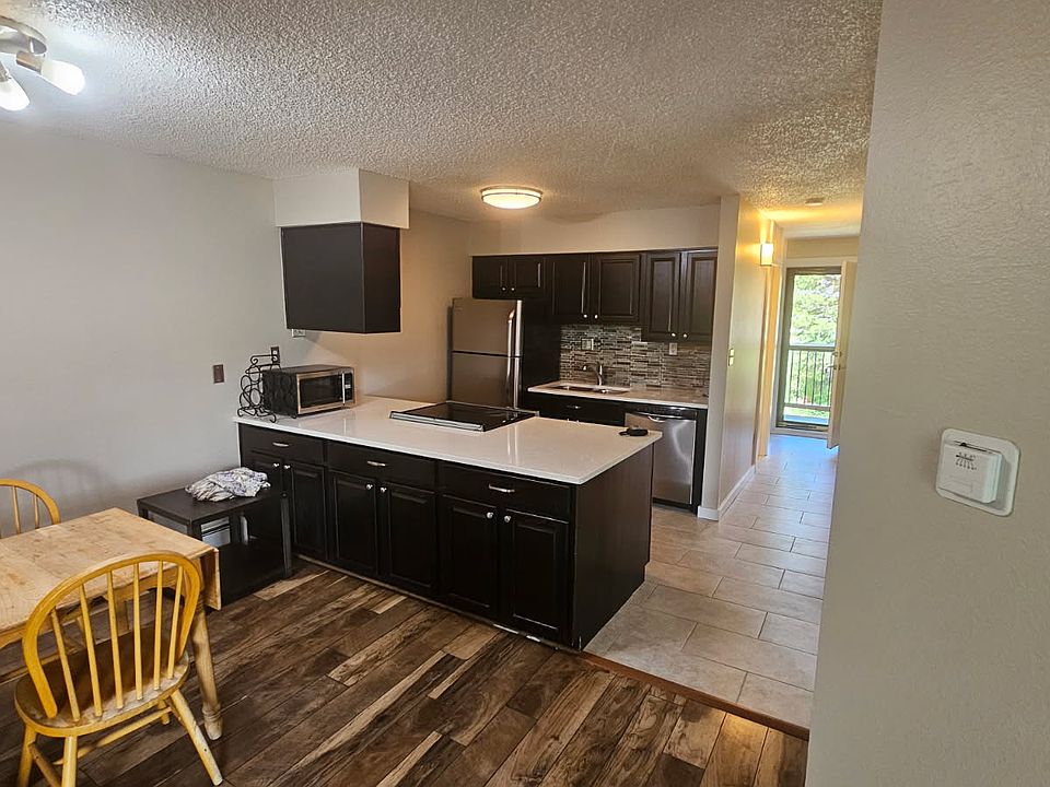 Kitchen & Dining Area. Table & Chairs can be removed if desired.