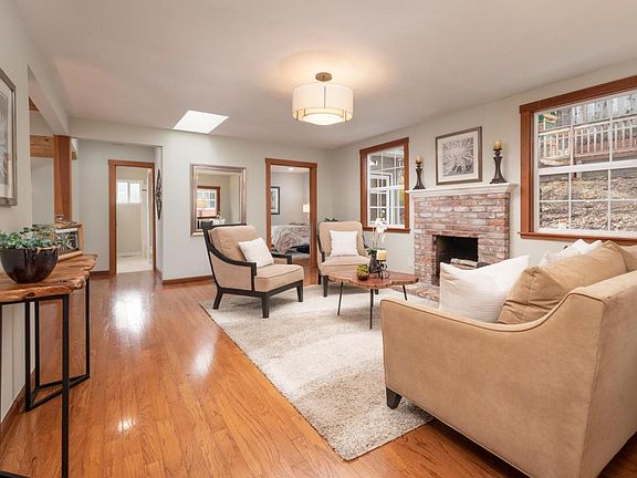 5th image of 212 Windsor Dr