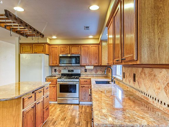 5th image of 10515 NE 81st St